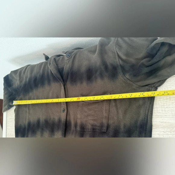 Rails Hunter Tie Dye Herringbone Button Up Shirt Olive Green Black Waves Medium - Picture 8 of 10